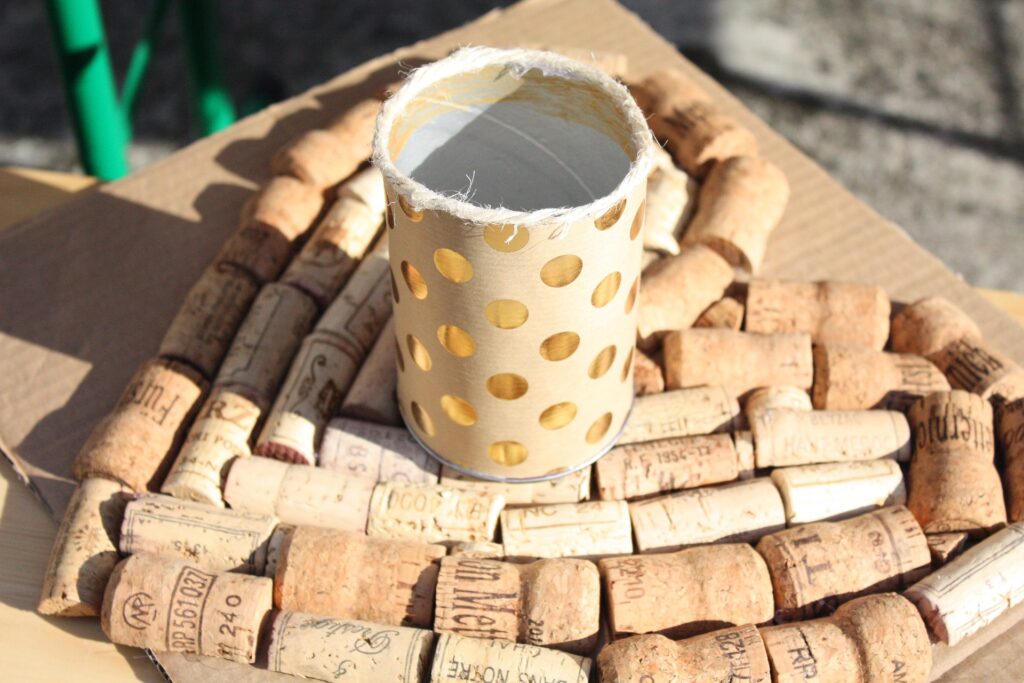 Pot décoratif fabriqué à partir de matériaux recyclés 